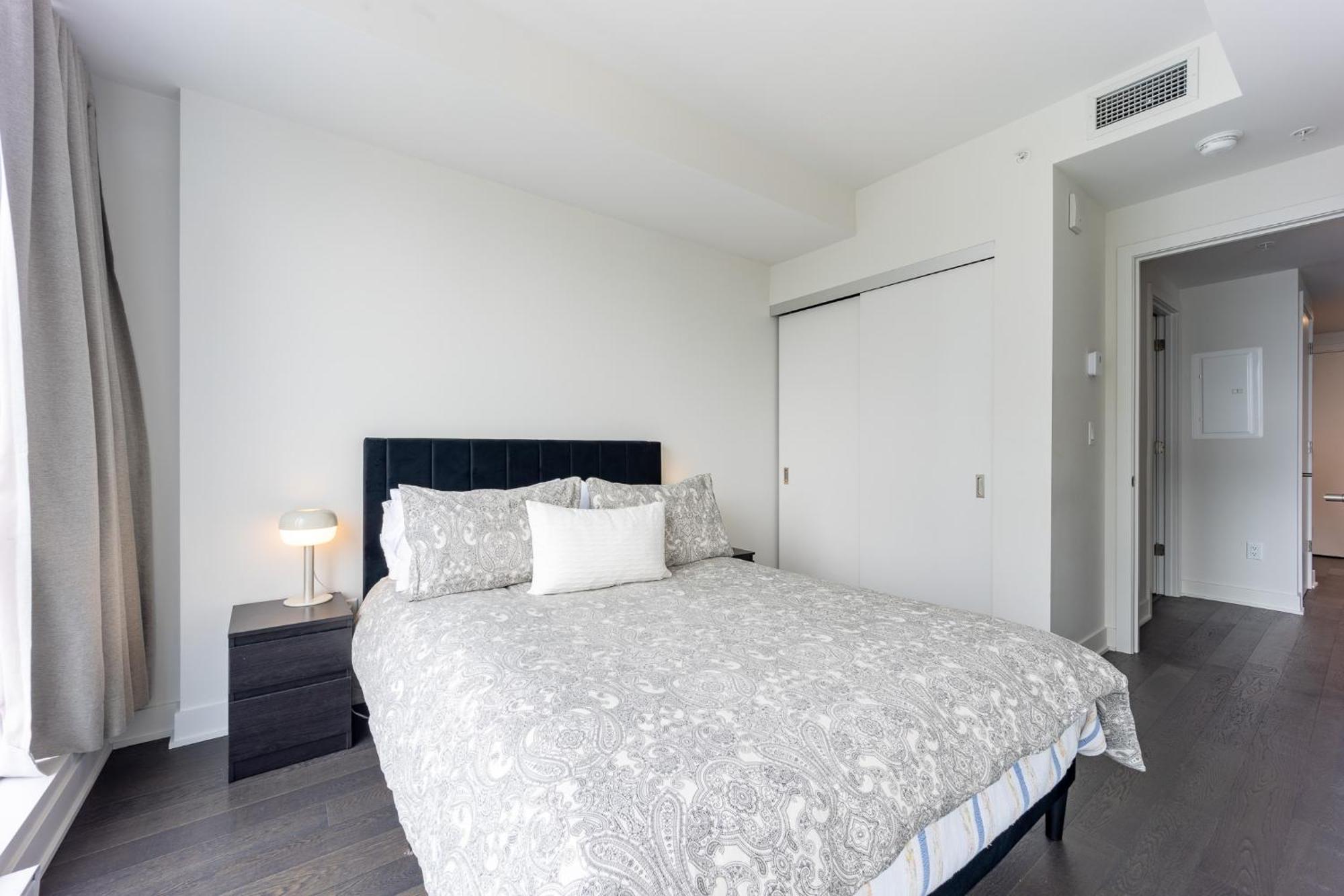 Panoramic View - 2 Bed 2 Bath 47th Floor *